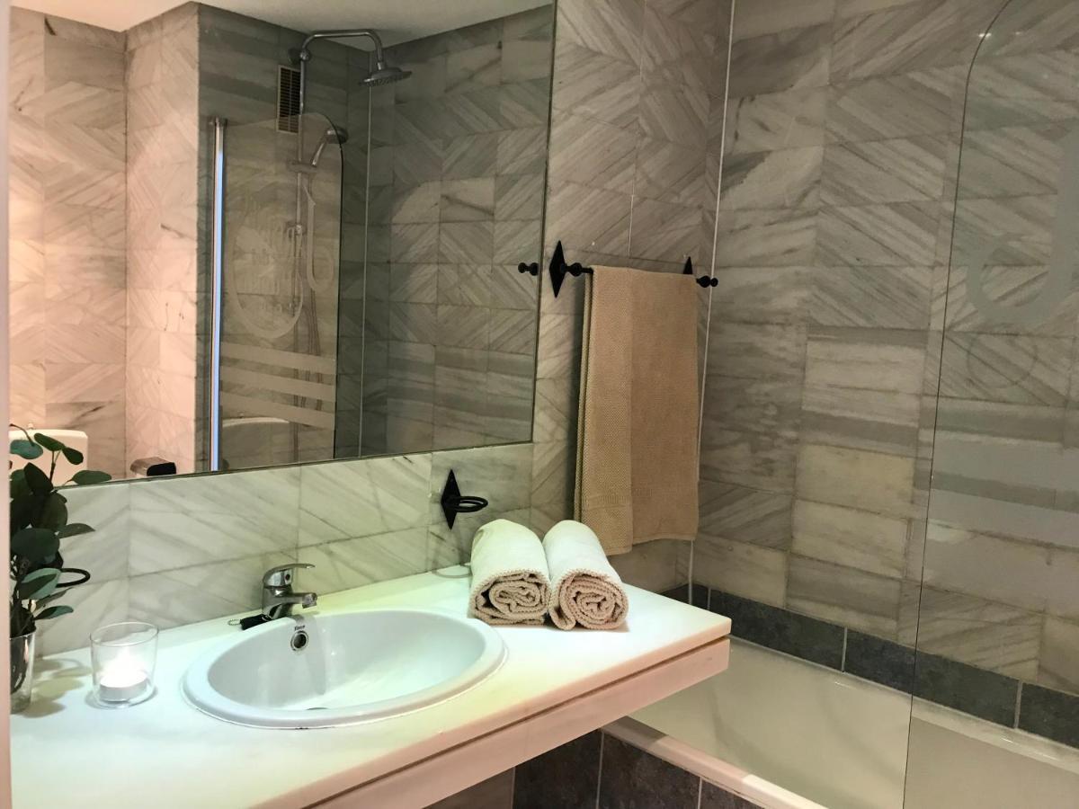 Large And Elegant In Puerto Banus With Pools And Paddle Daire Marbella Dış mekan fotoğraf